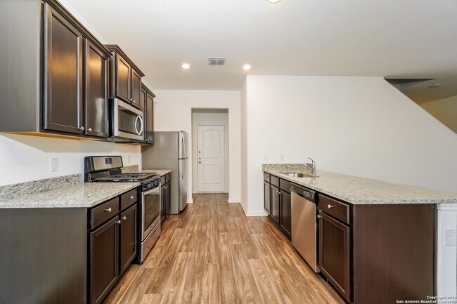 Building Photo - 765 Greenway Trl