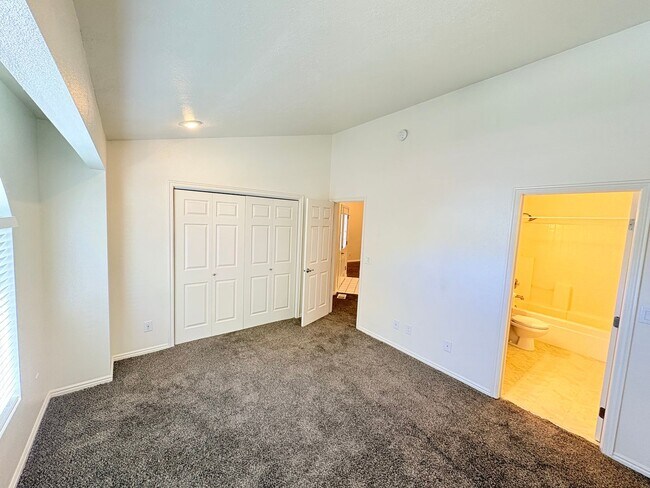 Building Photo - 334 W Mountain View Dr