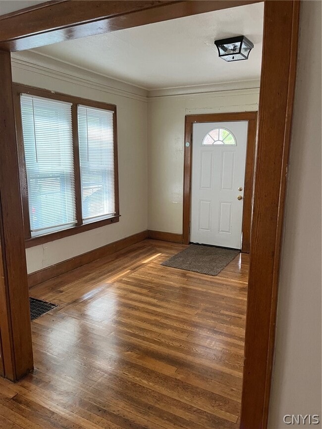 Building Photo - 439 Valley S Dr