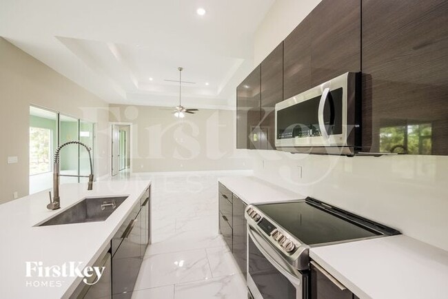 Building Photo - 1117 Pisa St E