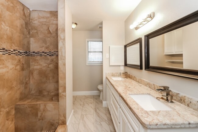 Building Photo - 15422 Pebble Lake Dr