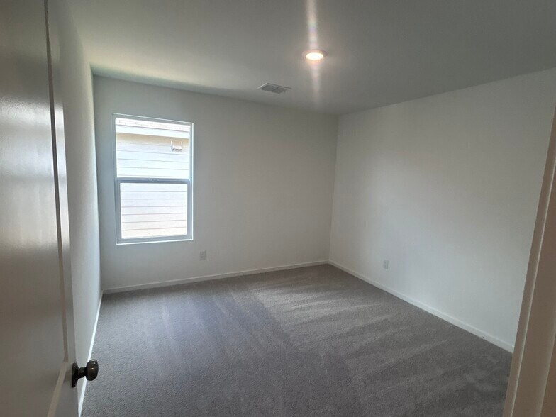 Building Photo - 4221 Jutland Dr
