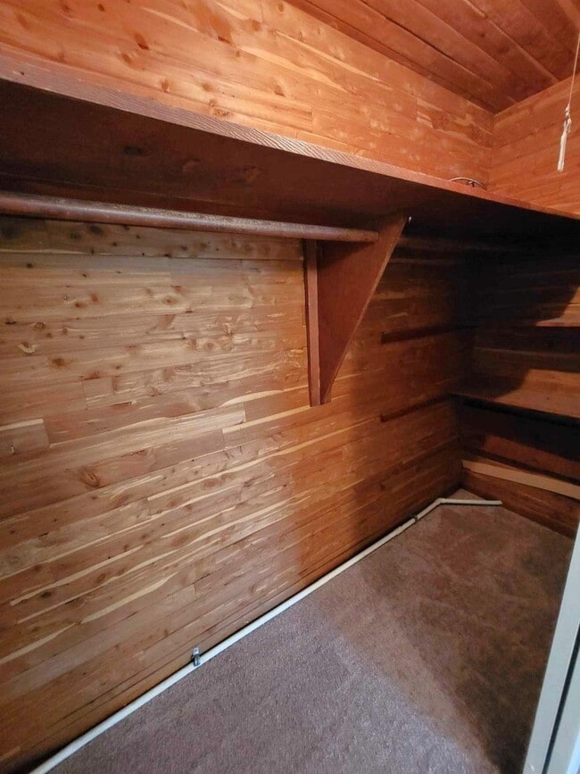 Building Photo - 706 Maple St