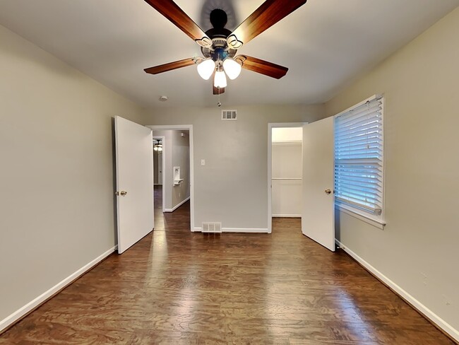Building Photo - 307 Hillcrest Ave