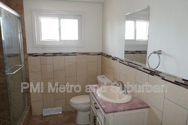 Building Photo - 5 E Judith Ann Dr