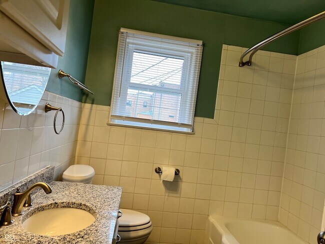 Building Photo - 1328 Wallace Ave