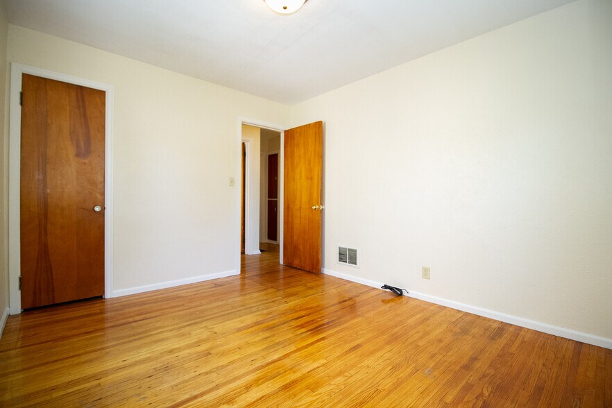 Building Photo - 1823 Marlow Rd