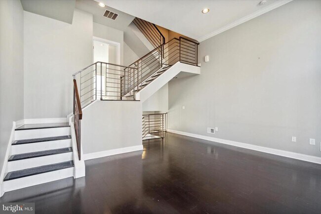 Building Photo - 1353 N Mascher St