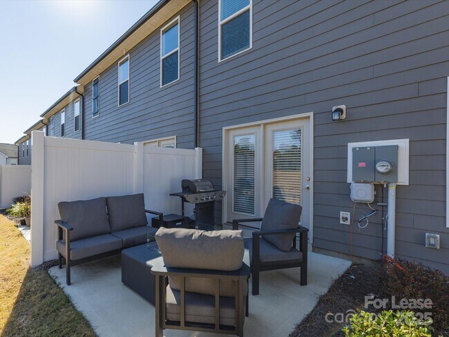 Building Photo - 13124 Rover St