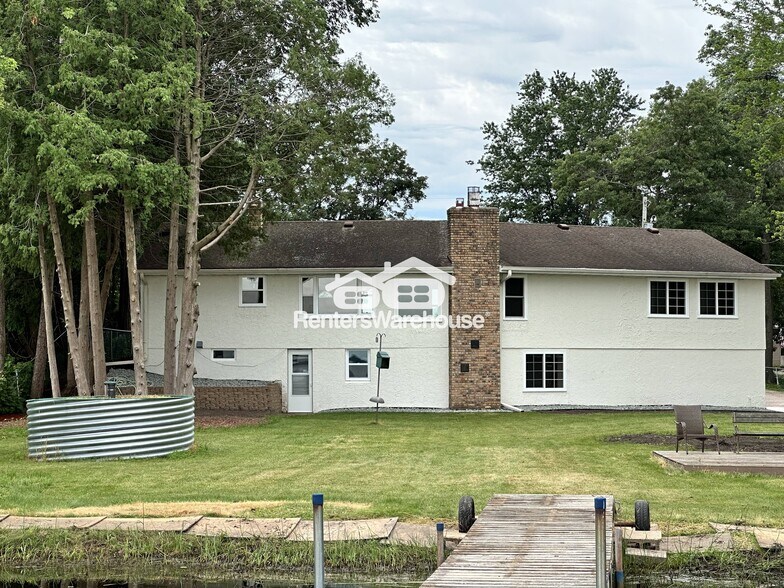 Building Photo - 3311 Interlachen Dr NE