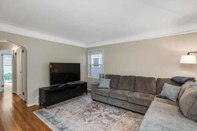 Building Photo - 498 Ann St