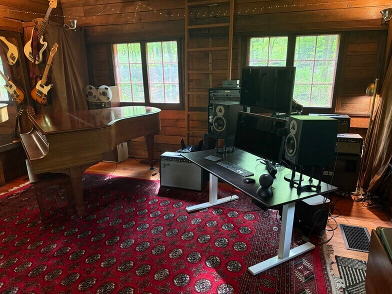 Recording and mixing area with vintage equipment and piano - 20 Victoria Way