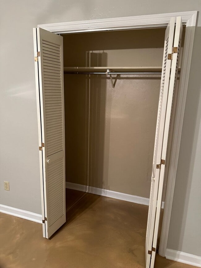 Building Photo - Great townhome in Brewster Estates!
