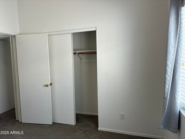 Building Photo - 1750 W Union Hills Dr