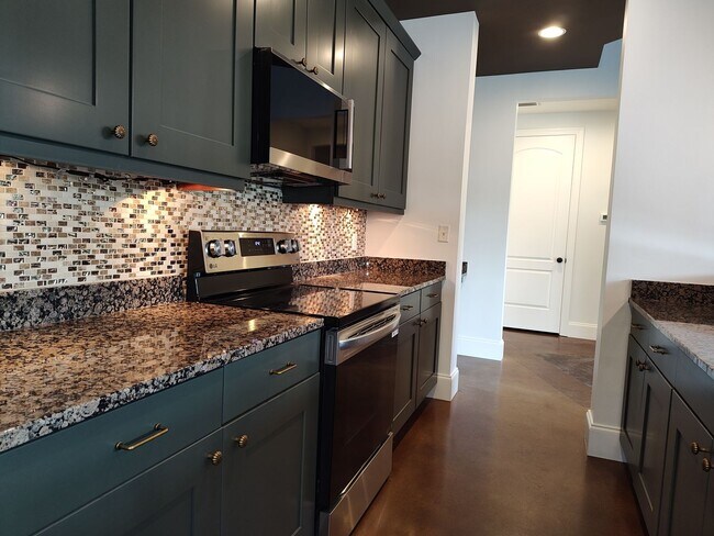 Building Photo - Move-in Ready Condo Located in The Art Dis...