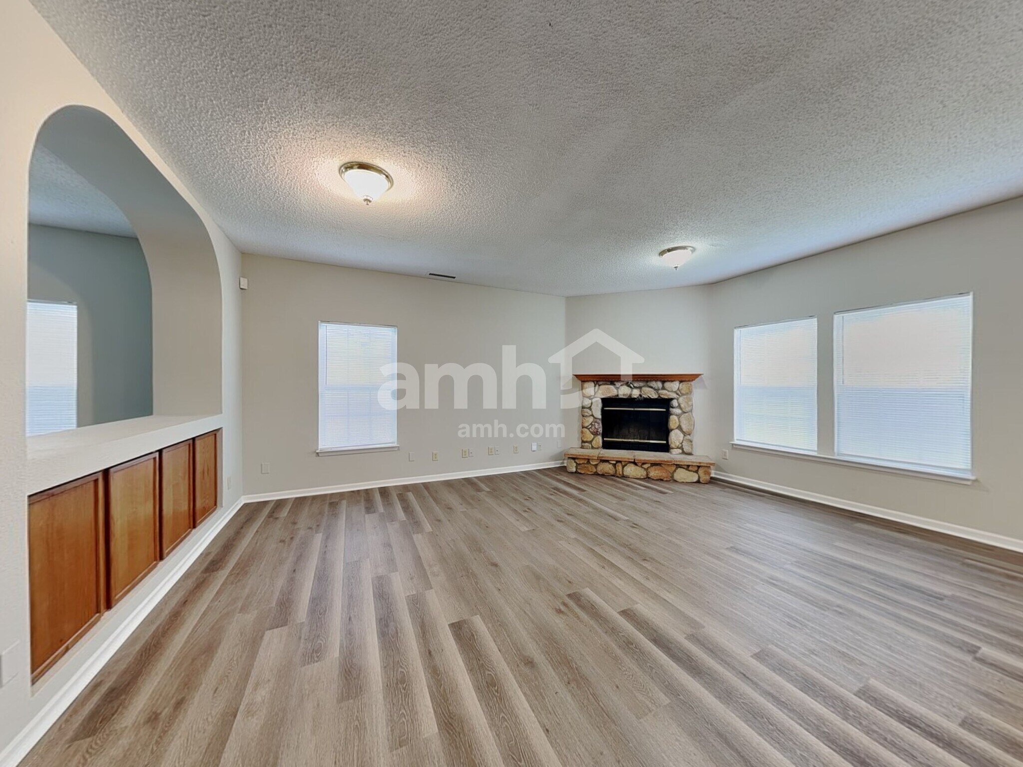Building Photo - 5793 Amber Ln