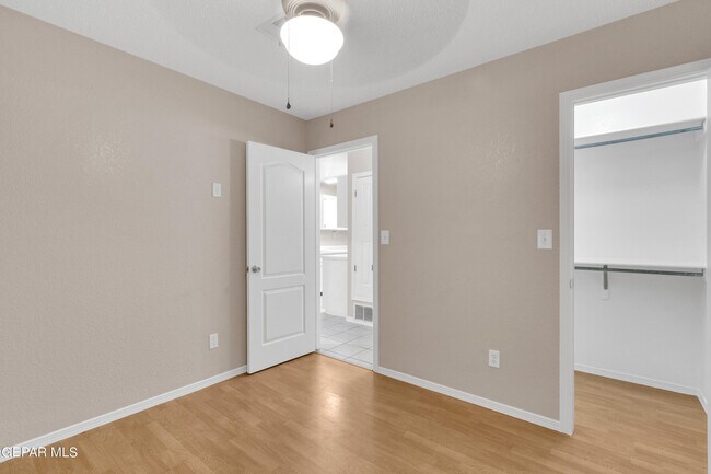 Building Photo - 12163 Tower View Dr