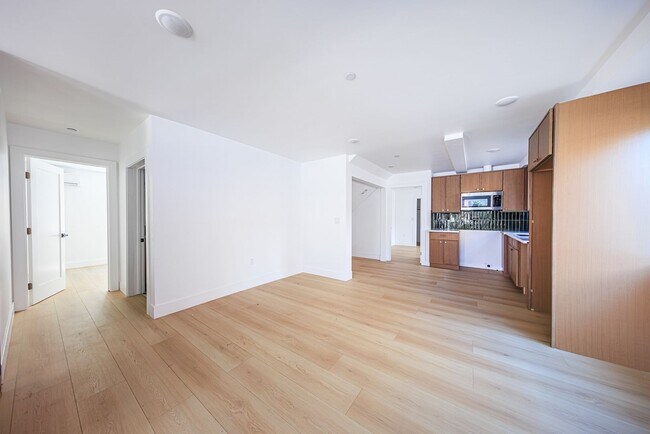 Building Photo - 1259 S Longwood Ave