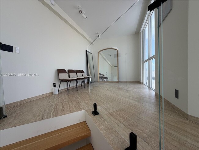 Building Photo - 16425 Collins Ave