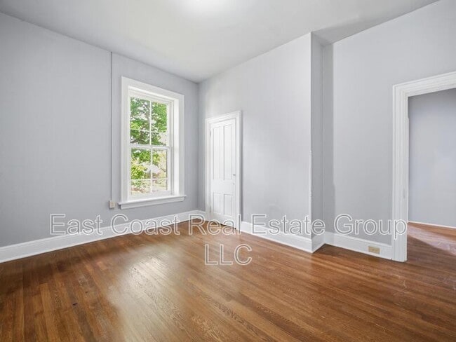 Building Photo - 323 N Potomac St