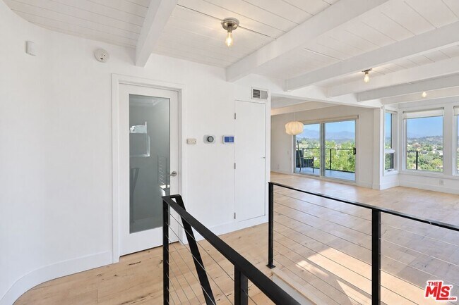 Building Photo - 2226 Ronda Vista Dr