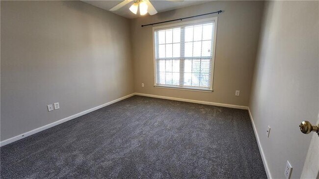 Building Photo - 3330 Ridgefair Dr