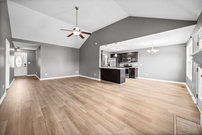 Building Photo - Pet Friendly Three Bedroom!