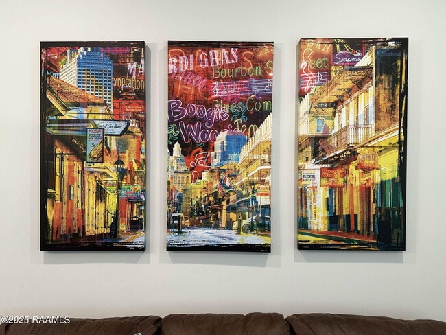 Building Photo - 711 E Main St