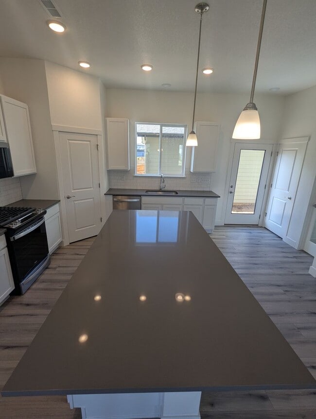 Building Photo - 6109 Zebulon Pl