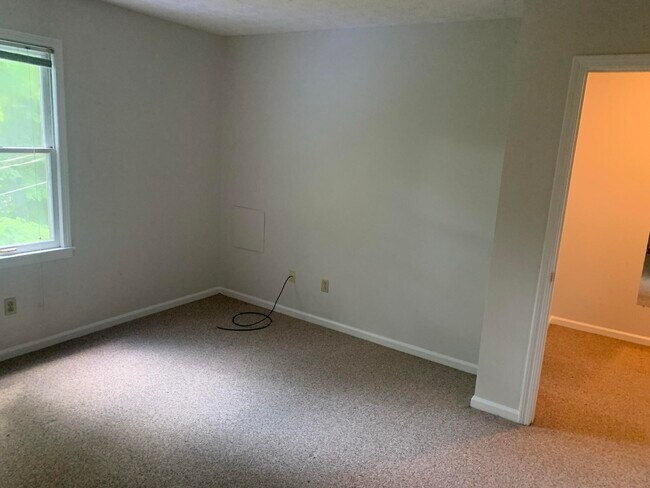 Building Photo - 1104 Collins Ln