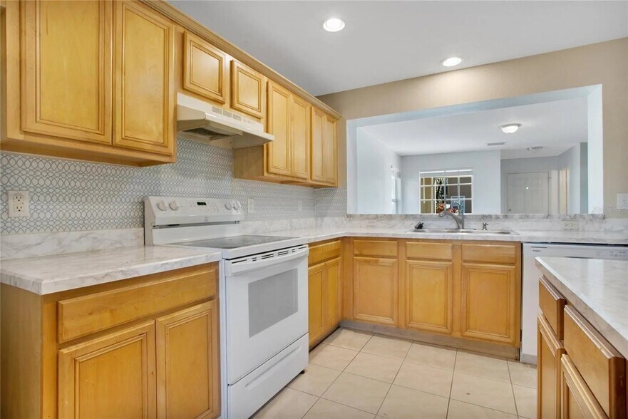 Building Photo - 2533 Harn Blvd