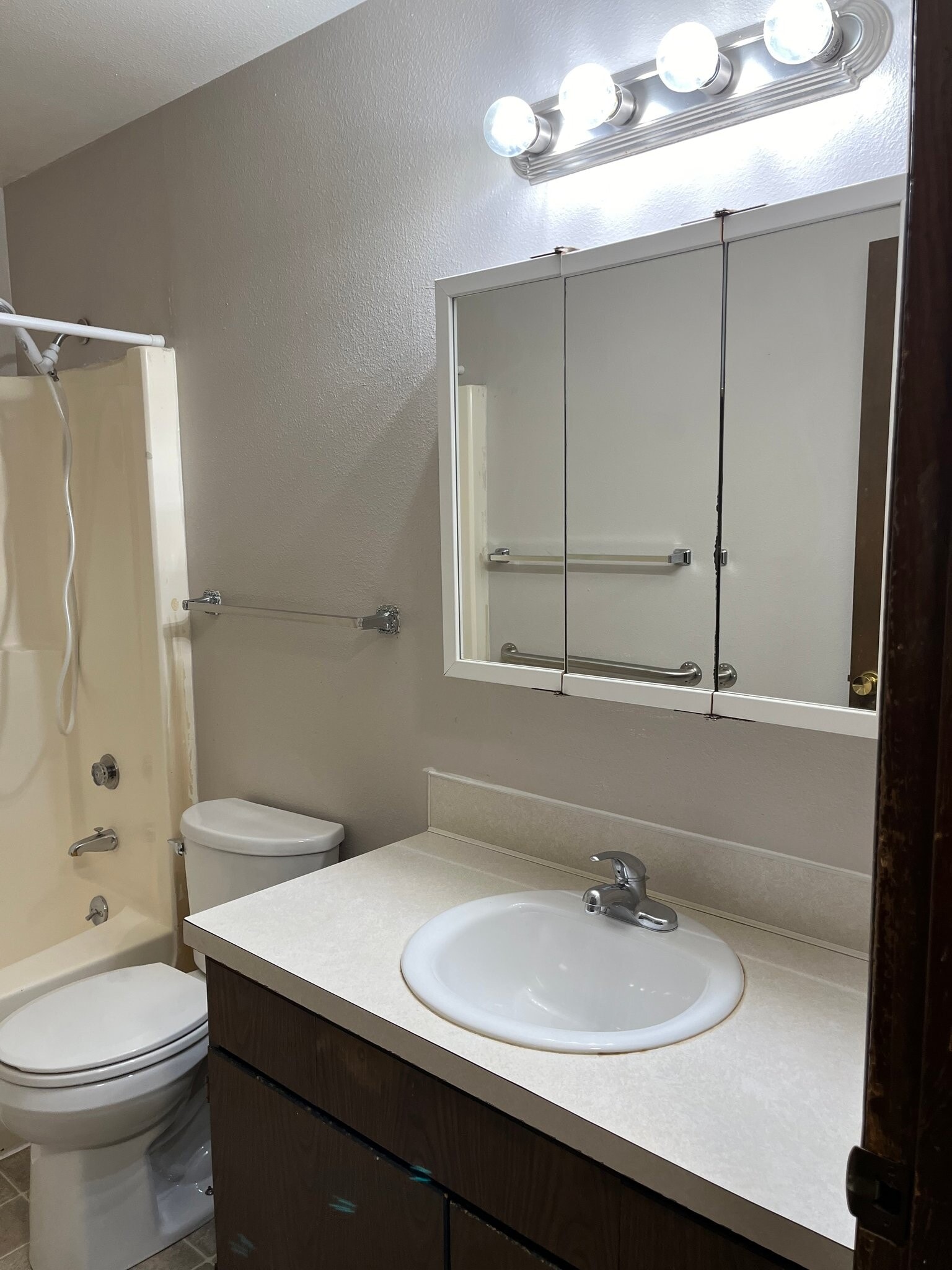 Building Photo - 328 91st Ave NE