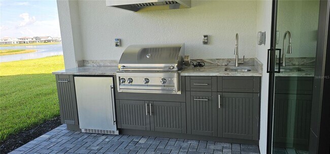 Building Photo - 2625 Waterfront Cir