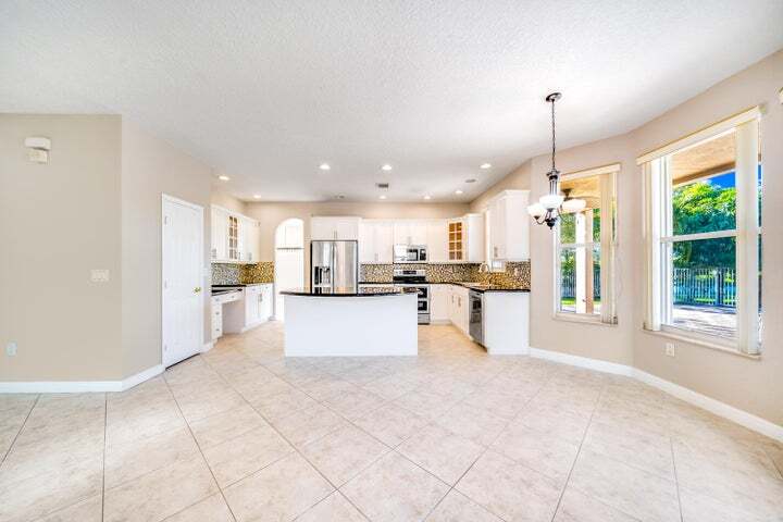 Building Photo - 2324 Simonson Dr