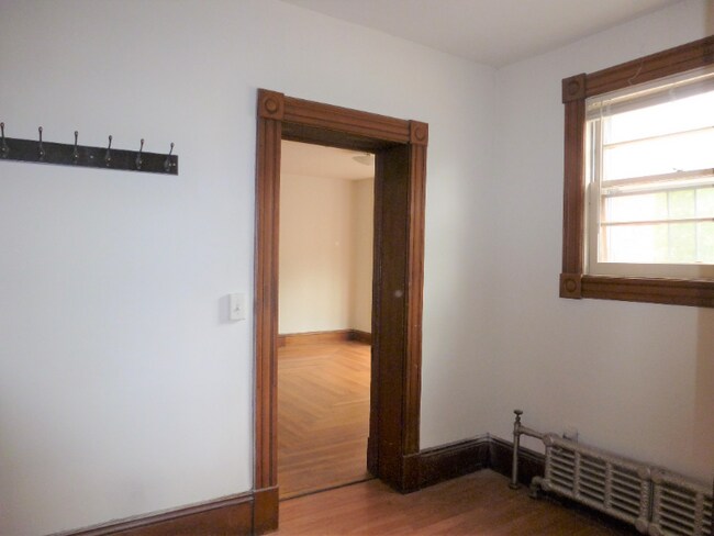 Building Photo - 111 N Winooski Ave