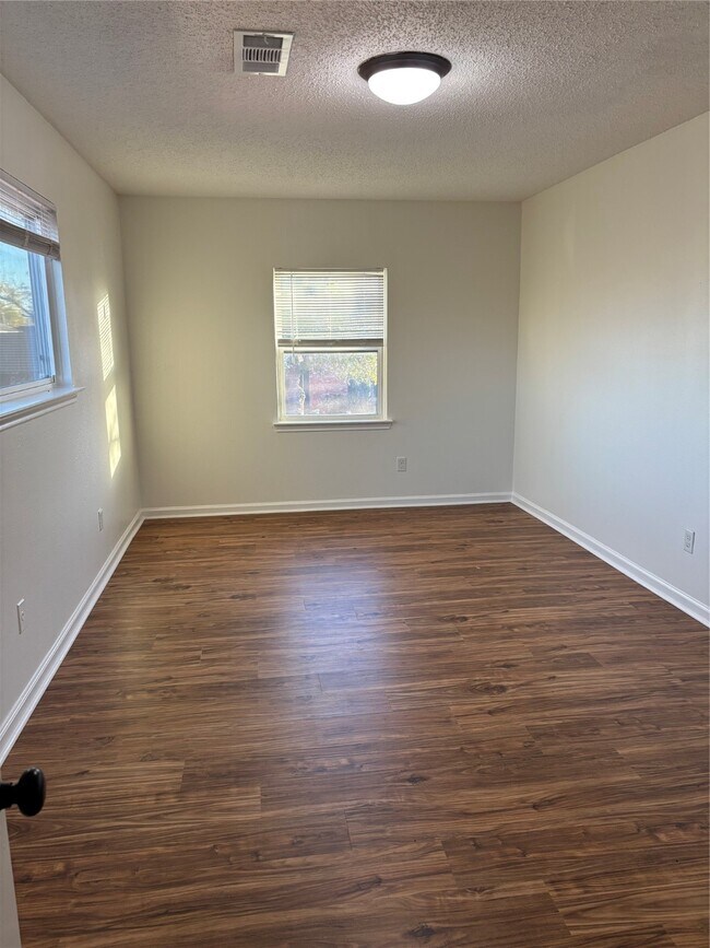 Building Photo - 4322 Woodmont Dr