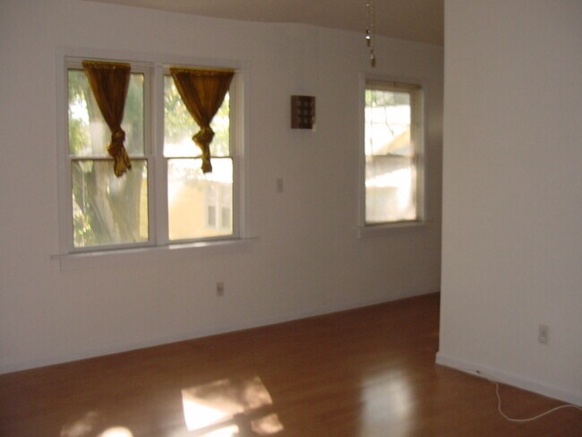 Building Photo - 214 19th St N