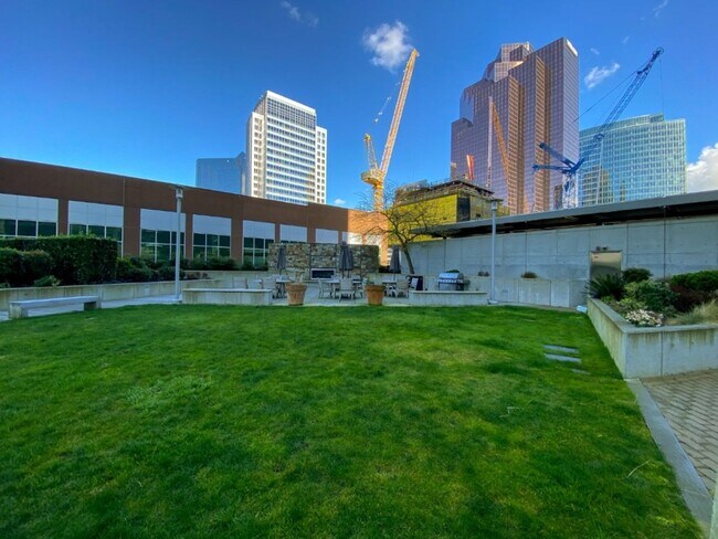 Building Photo - 1Bd/1.5BA Bellevue Condo