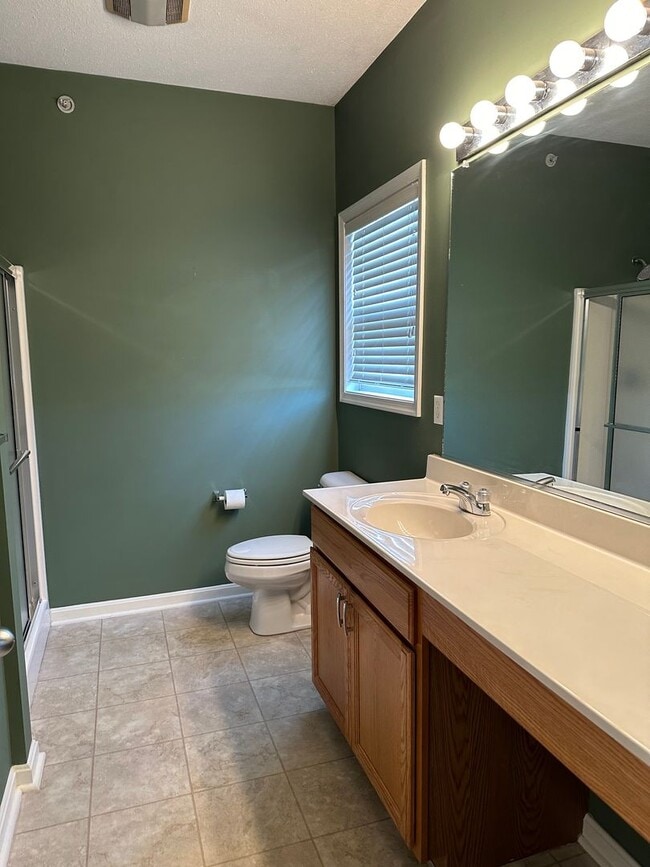 Building Photo - Spacious 3rd Floor Apartment in The Village of 5 Points – Lewes, DE