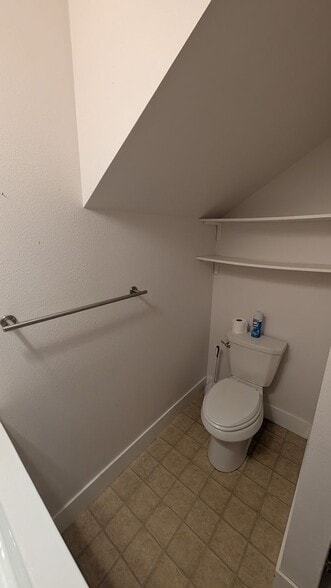 Building Photo - Valley St Duplex