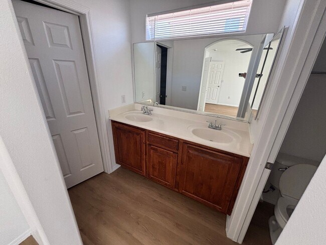 Building Photo - Charming 3-Bedroom Home with Modern Comfor...