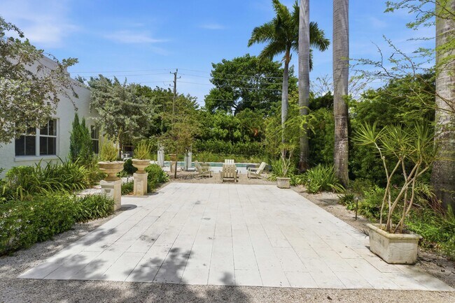 Building Photo - 1615 Monroe St