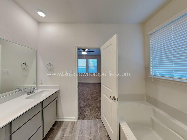 Building Photo - 11208 Shady Mdws Wy