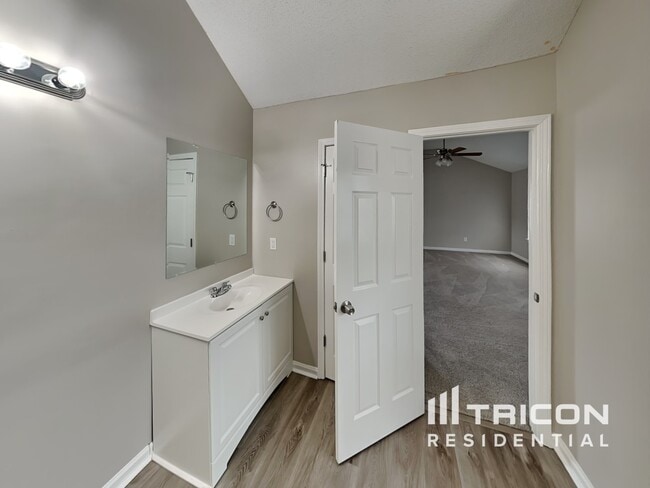 Building Photo - 413 Karli Ct