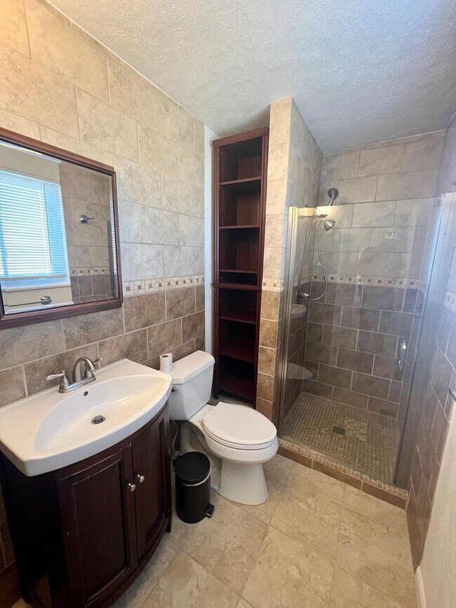 Building Photo - Spacious 3bed, 2.5 bath, Willow Park House in Aurora
