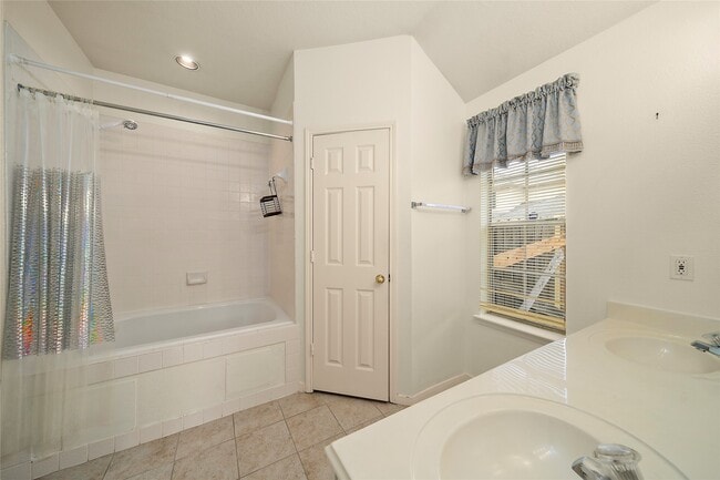 Building Photo - 1511 Brook Grove Dr