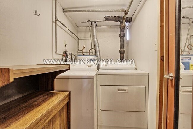 Building Photo - Spacious 3 Bed, 1 Bath Daylight Basement Apartment in Markham