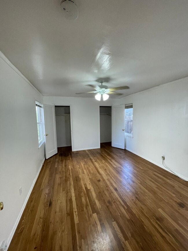Building Photo - Charming Land Park 2/1 Apartment
