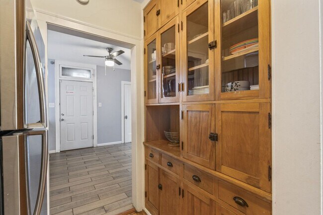 Building Photo - 6444 N Washtenaw Ave