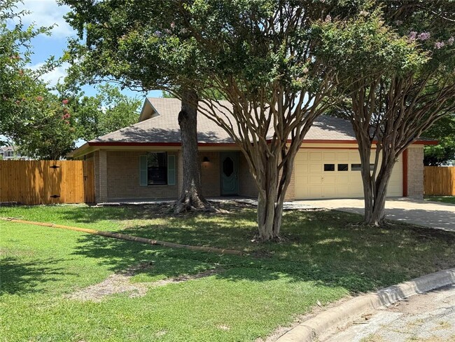 Building Photo - 111 Creekside Dr